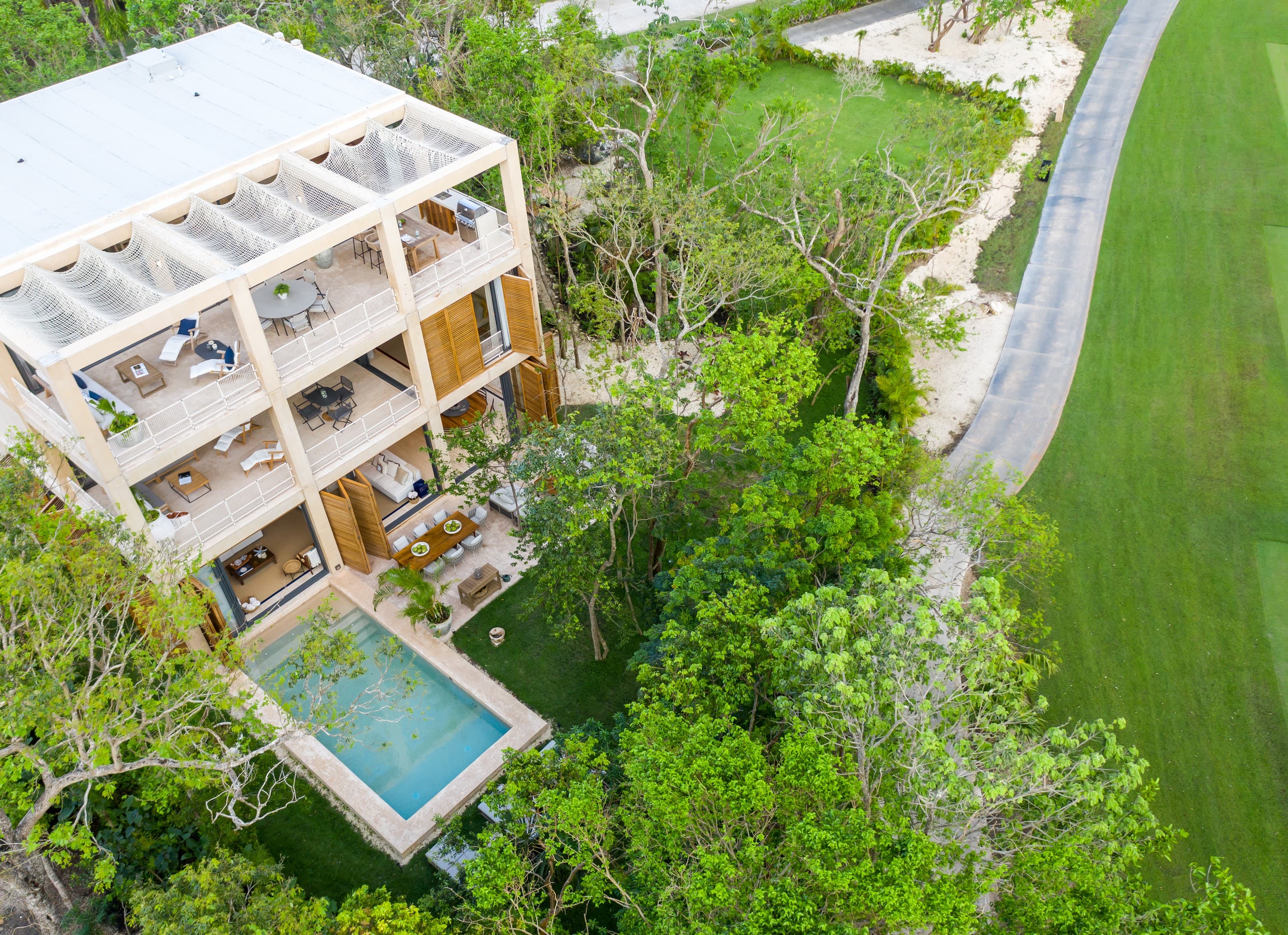 Golf-view villas in Playa del Carmen thumb 2