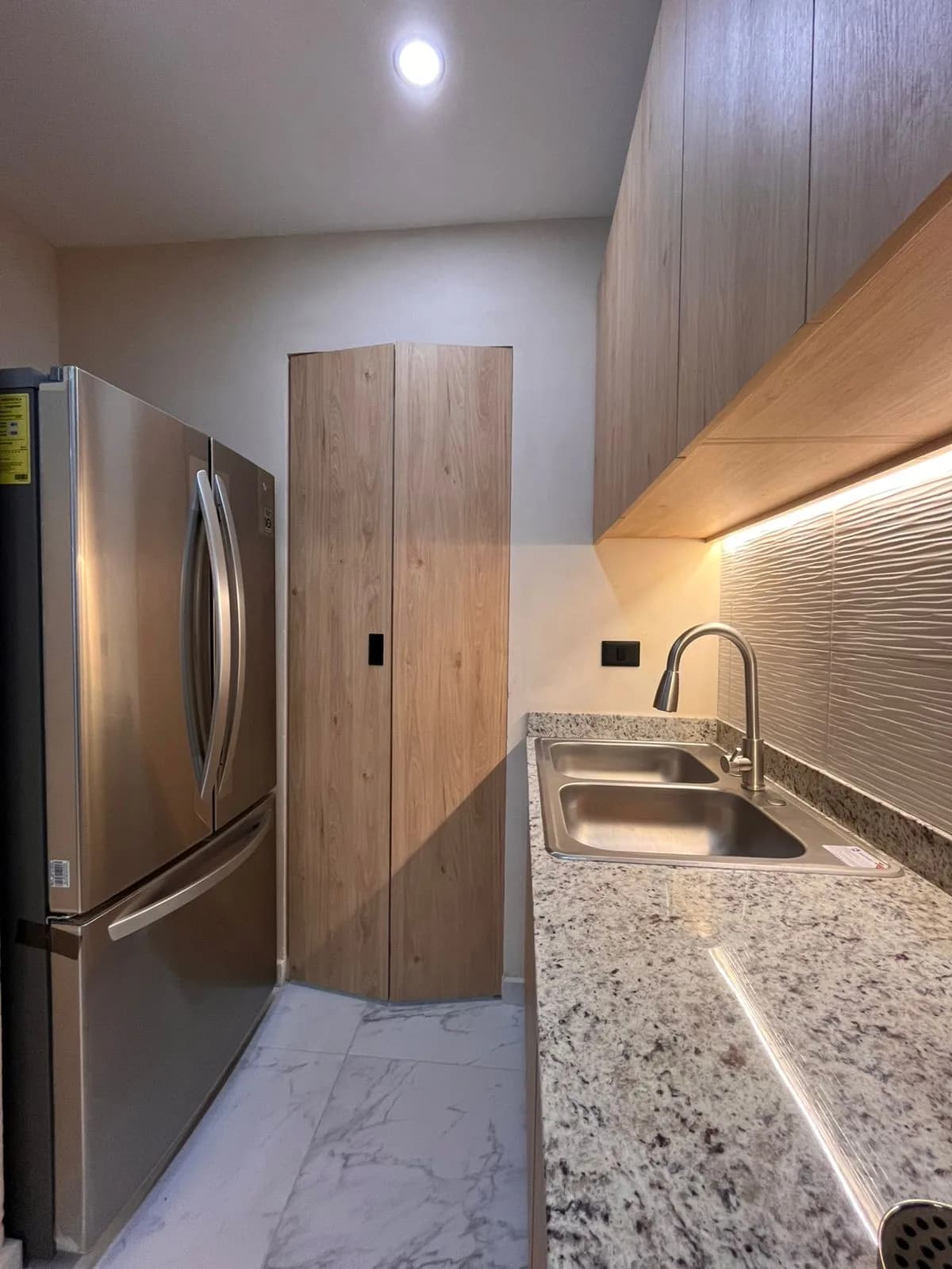 Vida residencial contemporánea en el corazón de la ciudad - 14