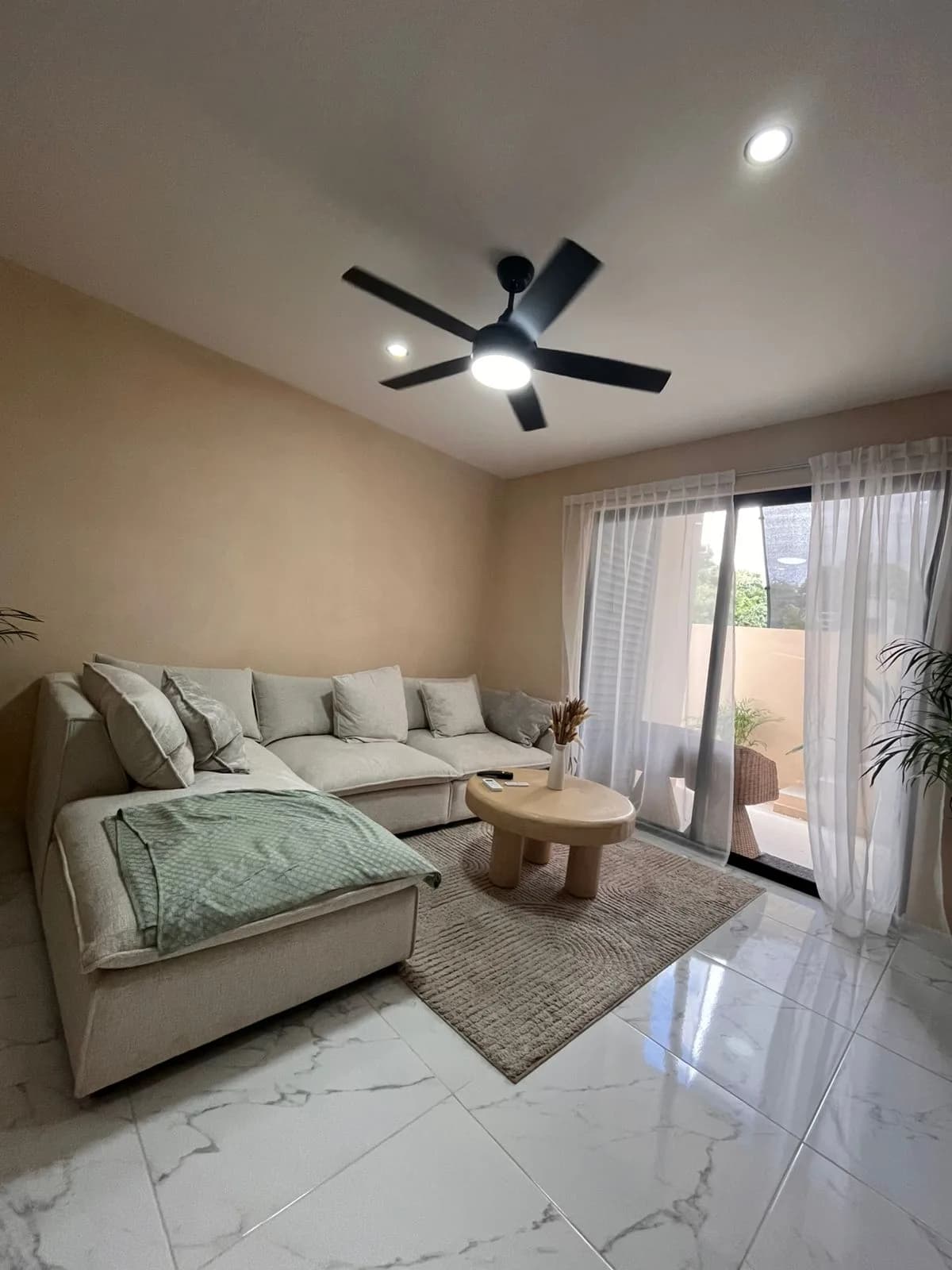 Vida residencial contemporánea en el corazón de la ciudad - 16