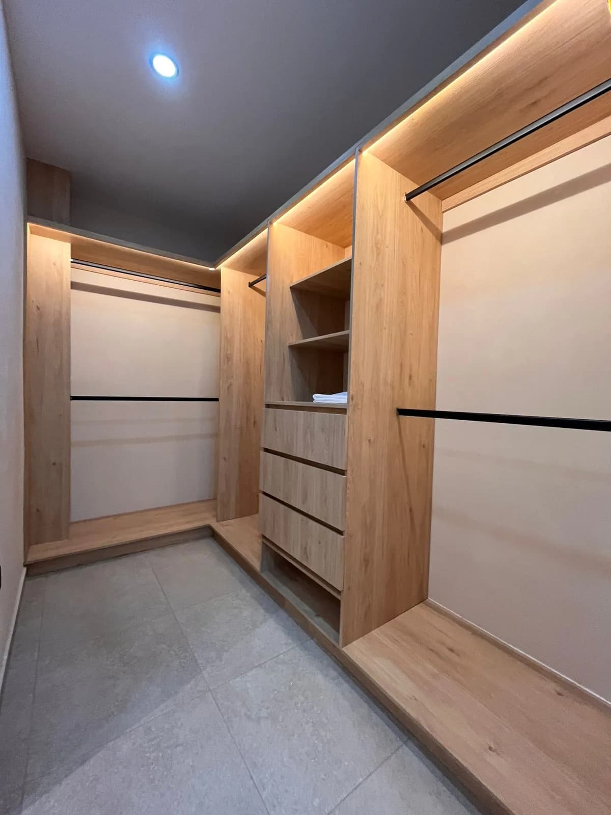 Vida residencial contemporánea en el corazón de la ciudad - 10