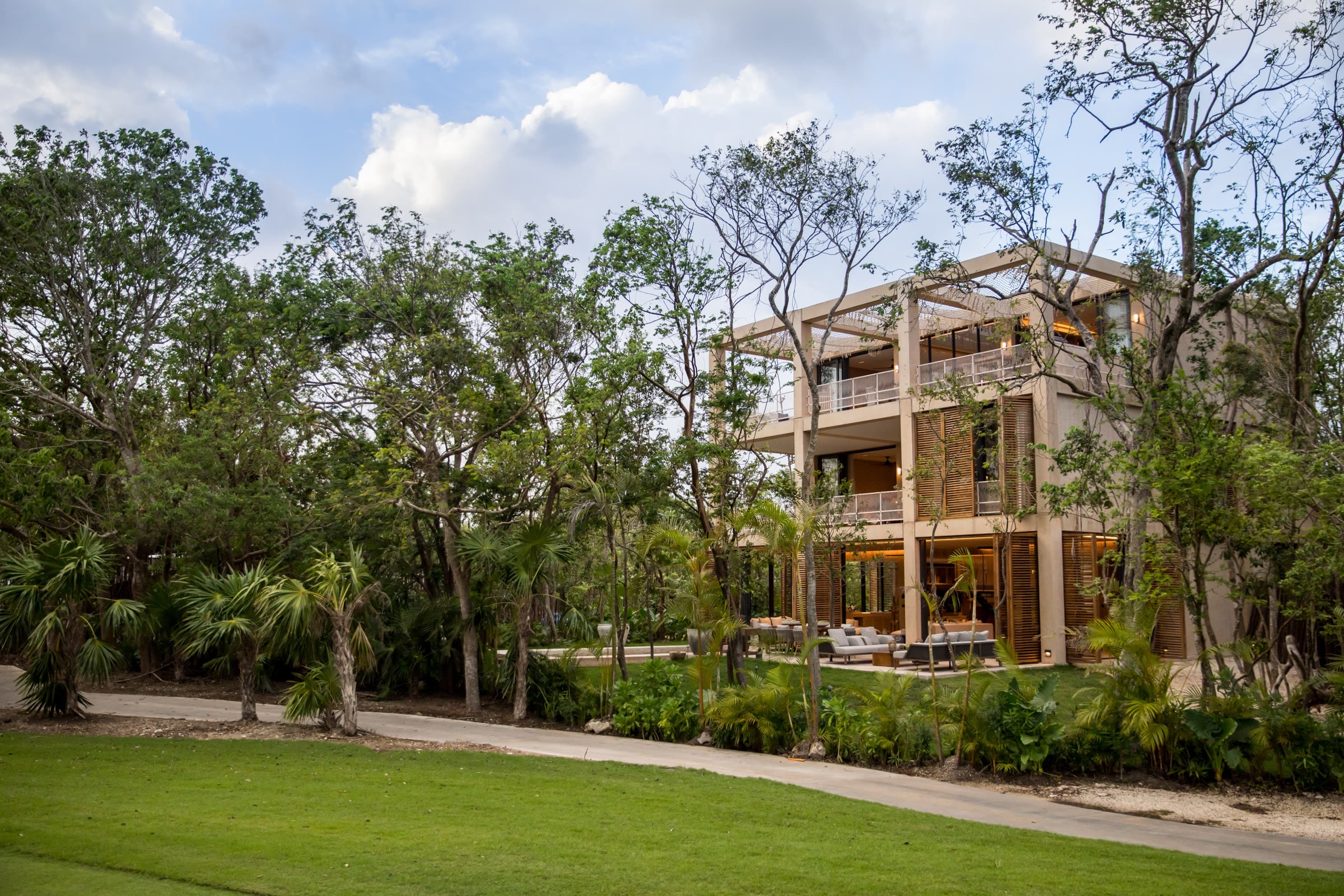 Villa de 5 recámaras en tres niveles 1