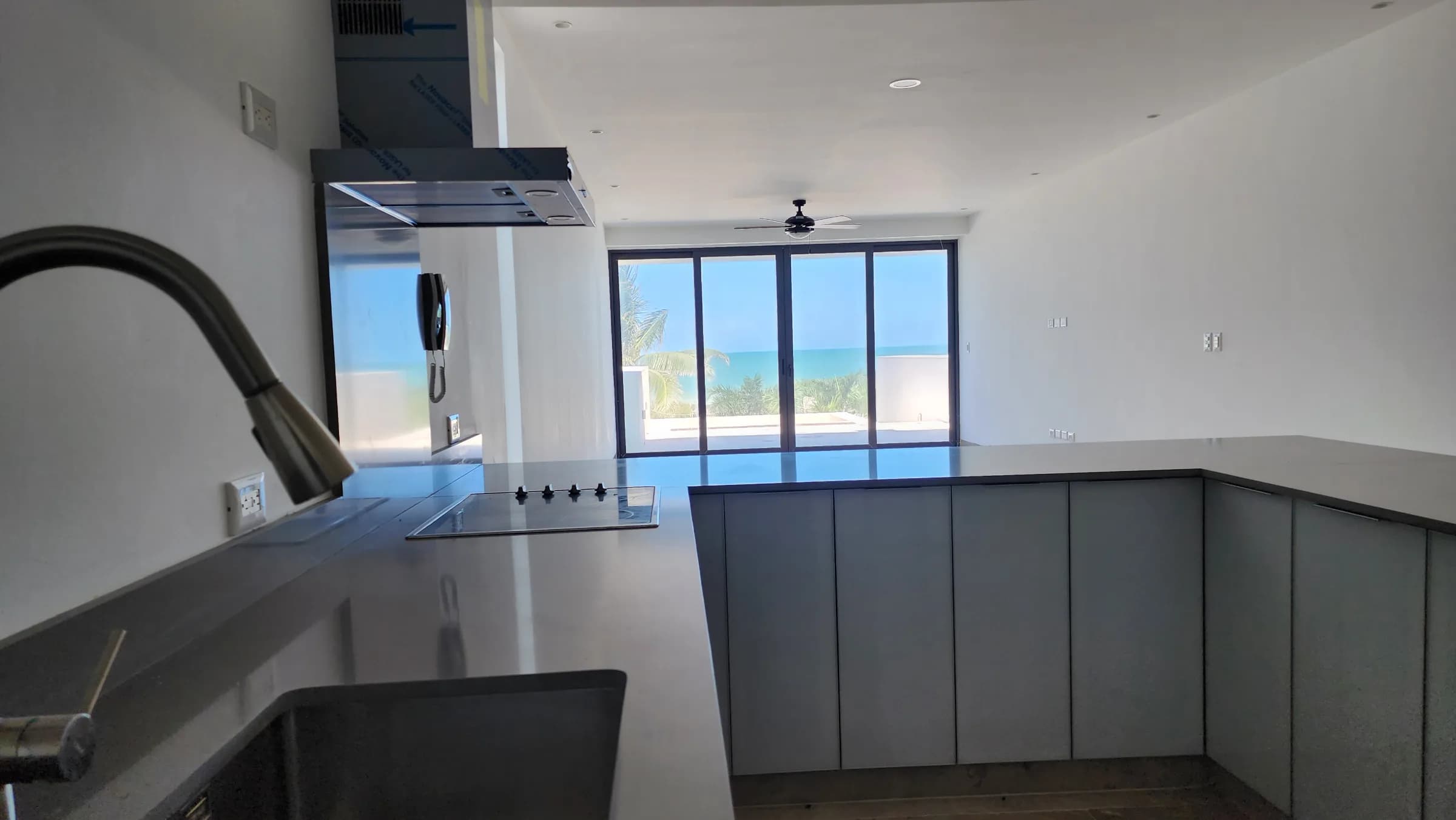 Departamento con alberca privada con vista frente al mar - 19