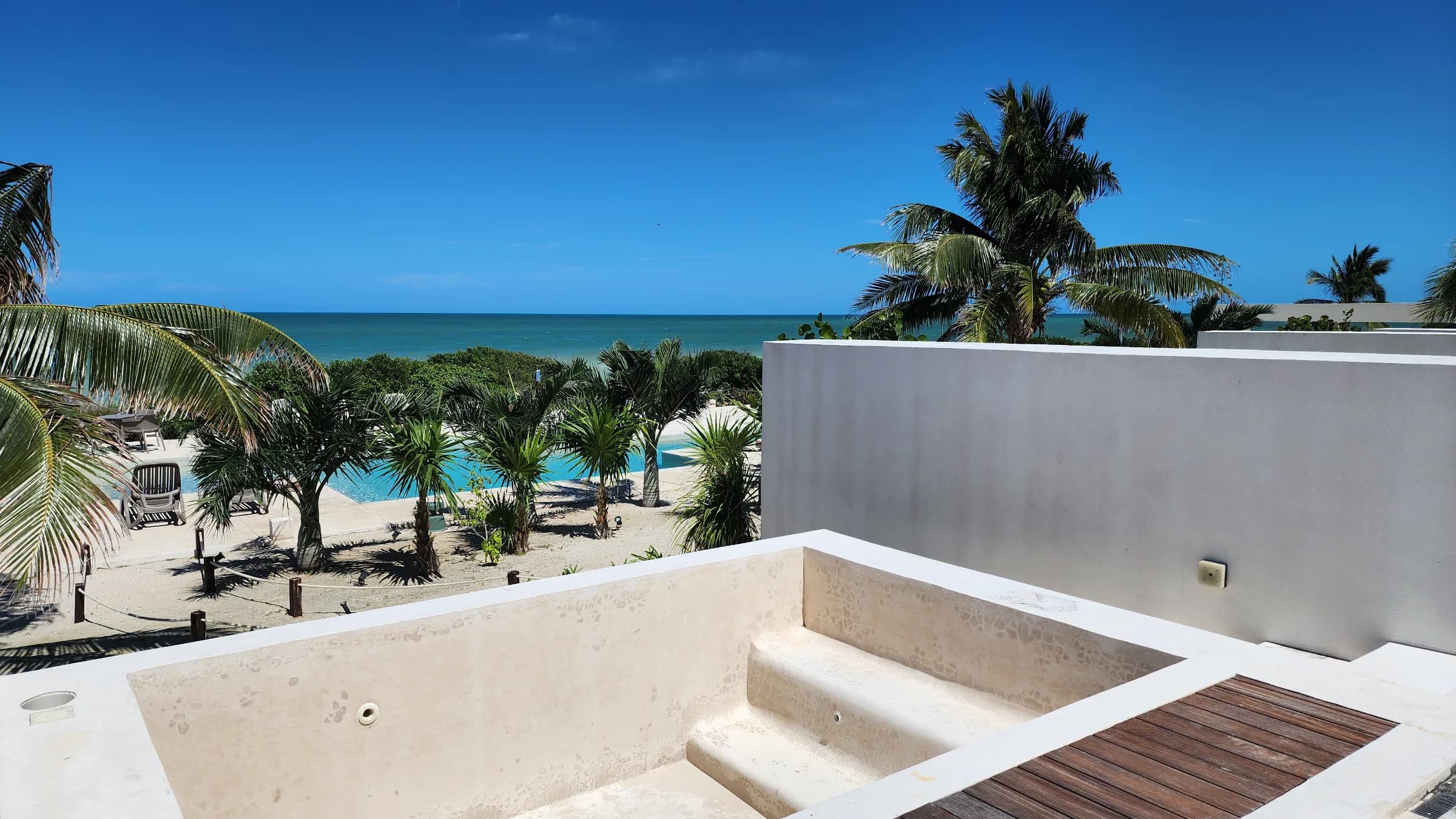 Departamento con alberca privada con vista frente al mar - 9
