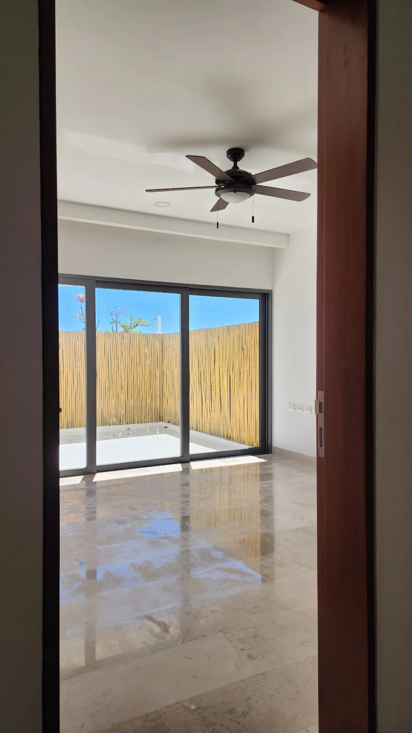 Beautiful Beachfront Apartment - 29