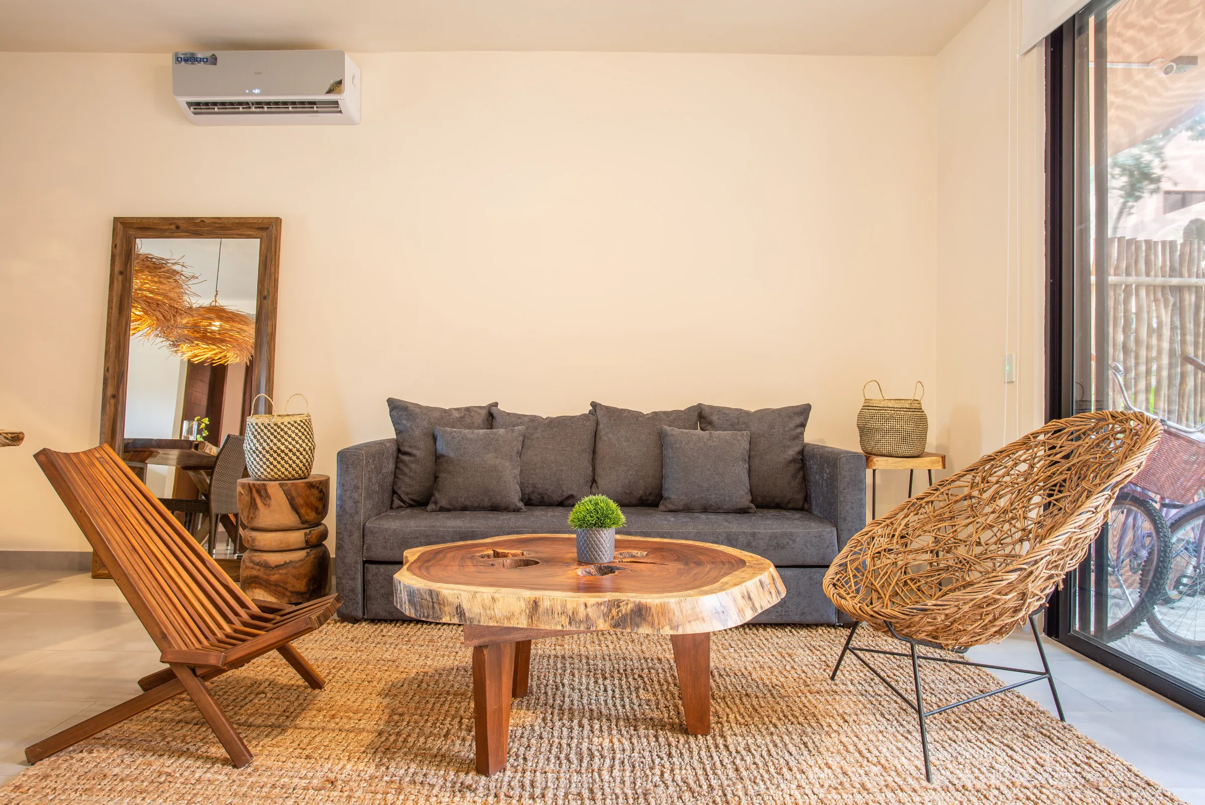 Apartment with Patio · 2 Bedrooms - 3