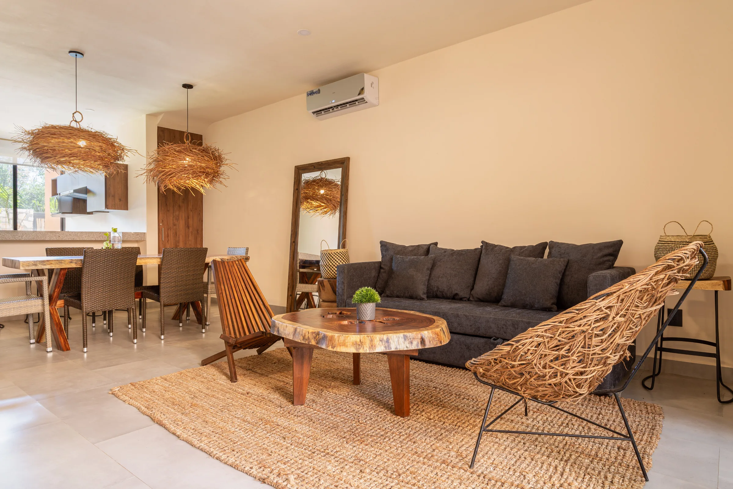 Apartment with Patio · 2 Bedrooms - 4