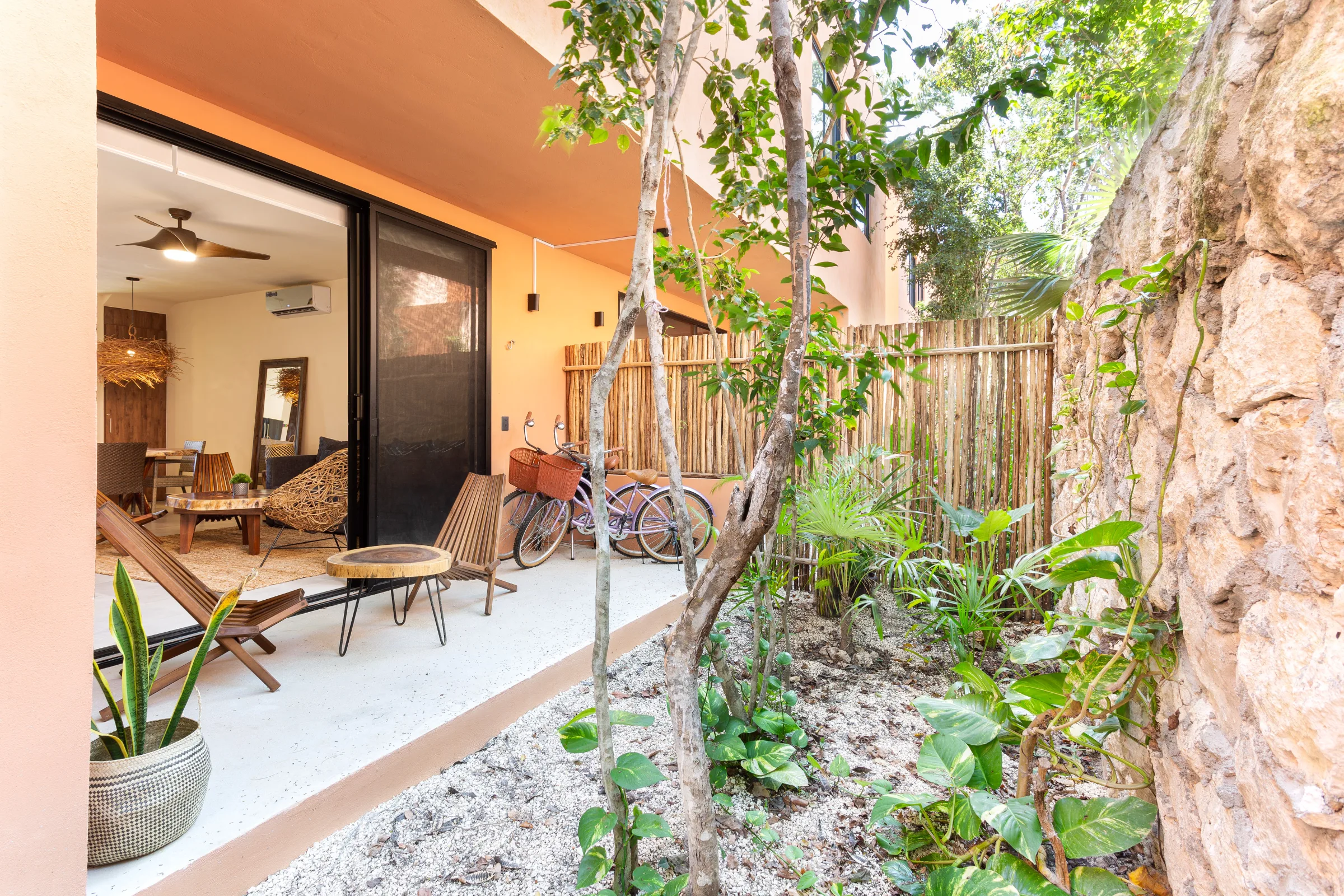 Apartment with Patio · 2 Bedrooms - 7