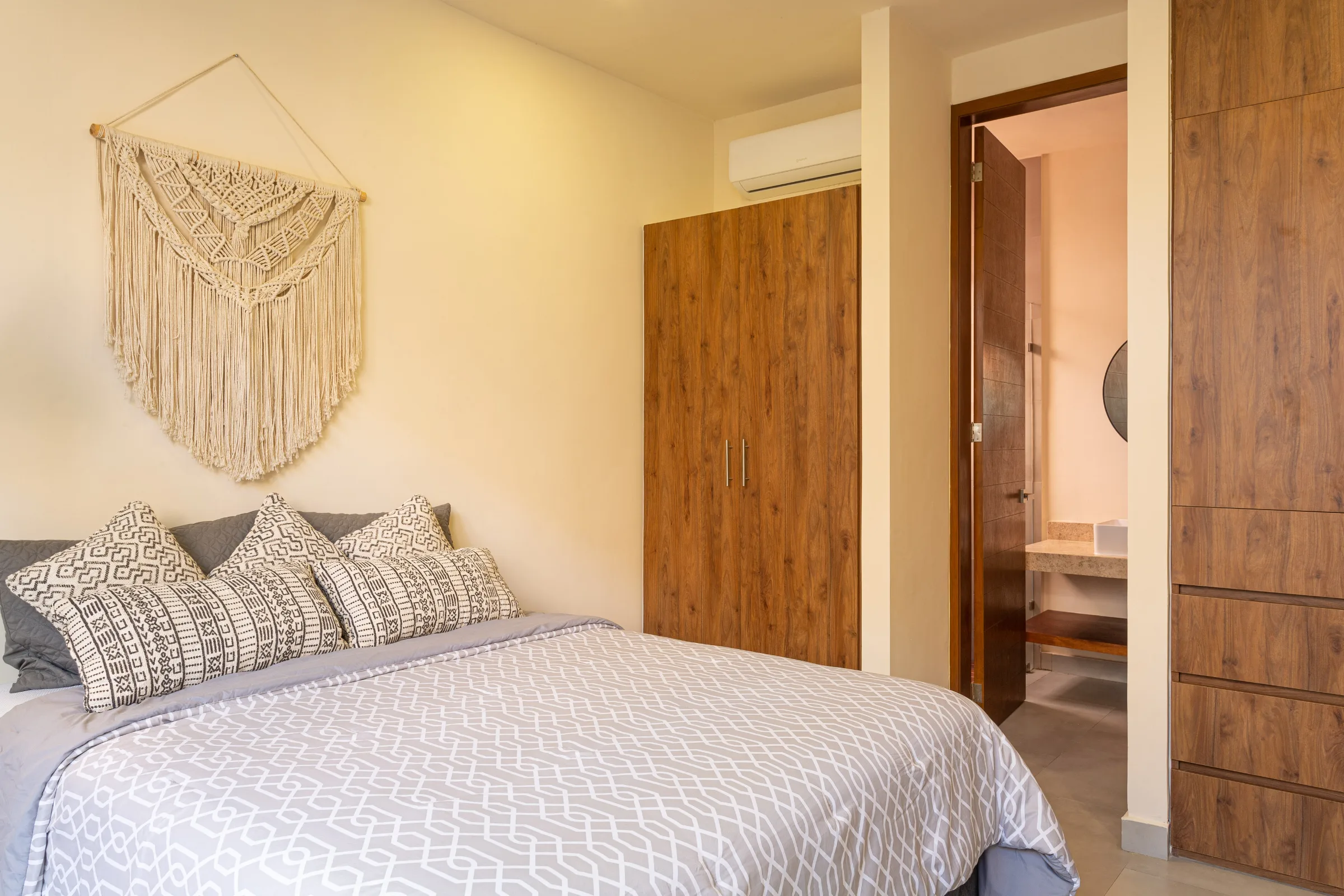 Apartment with Patio · 2 Bedrooms - 8
